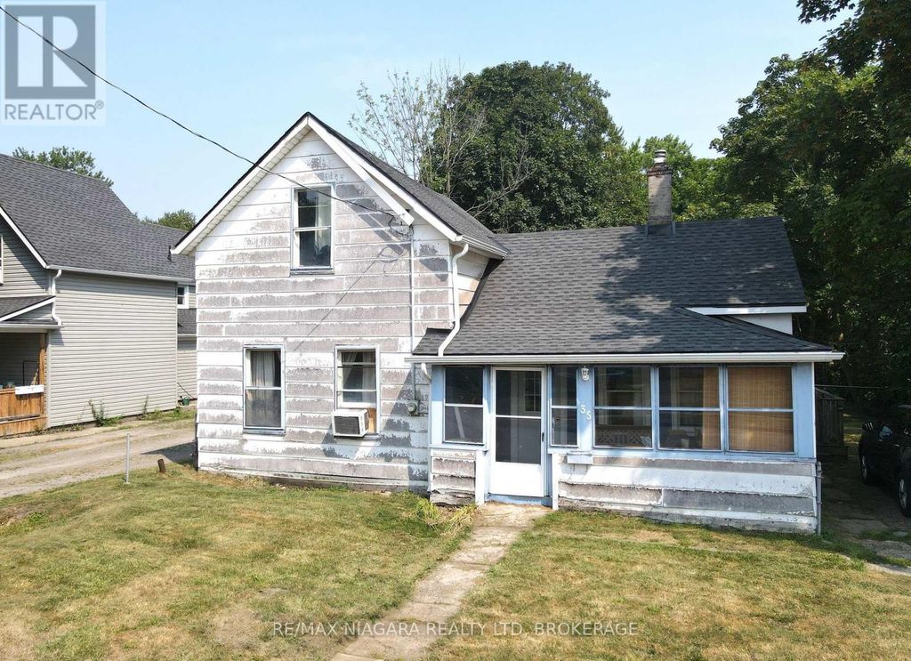 35 Forsythe Street, Fort Erie (central)