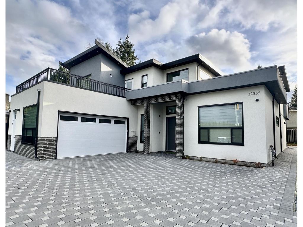 12352 96 Avenue, Surrey