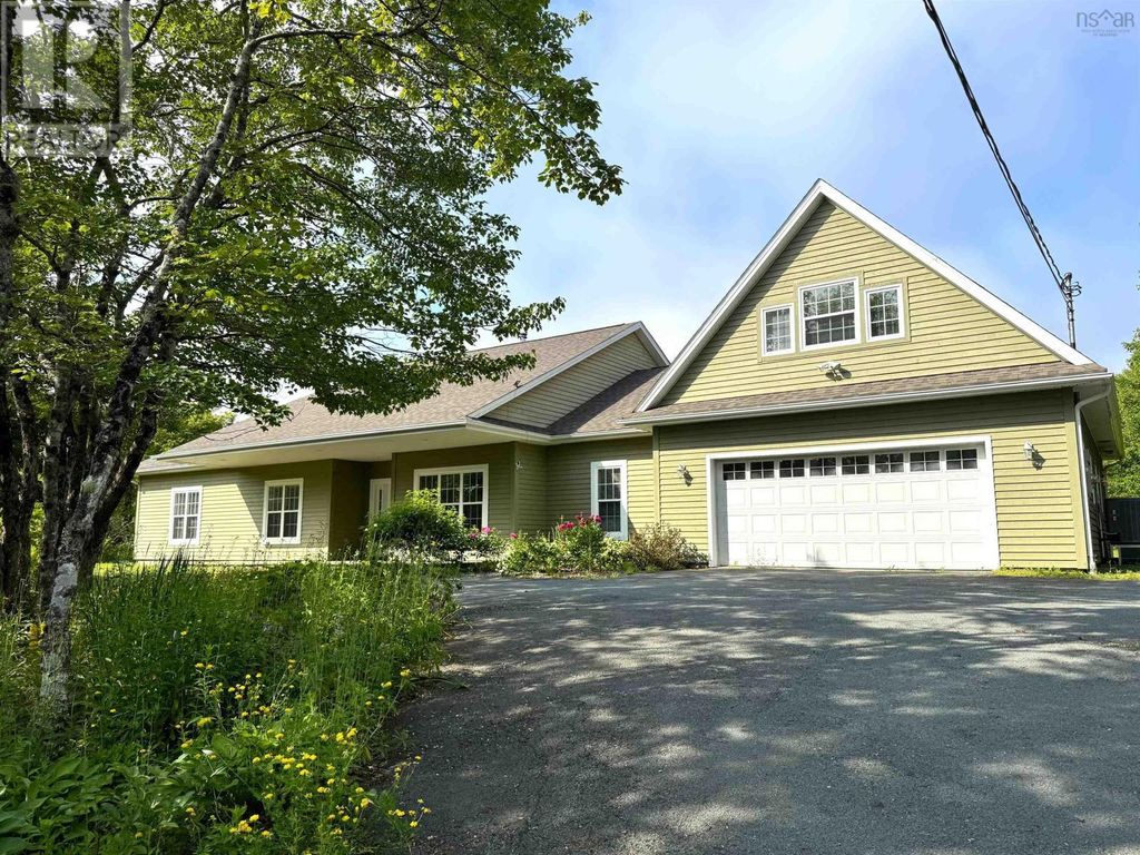 103 Sussex Drive, Stillwater Lake