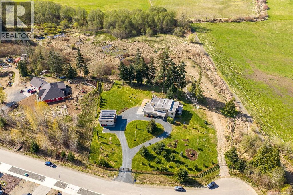 3389 Rhys Rd, Courtenay