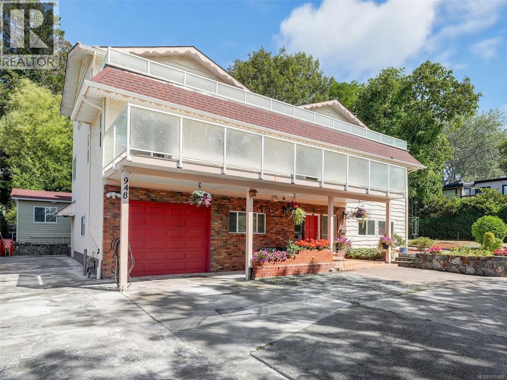 948 Mckenzie Ave, Saanich