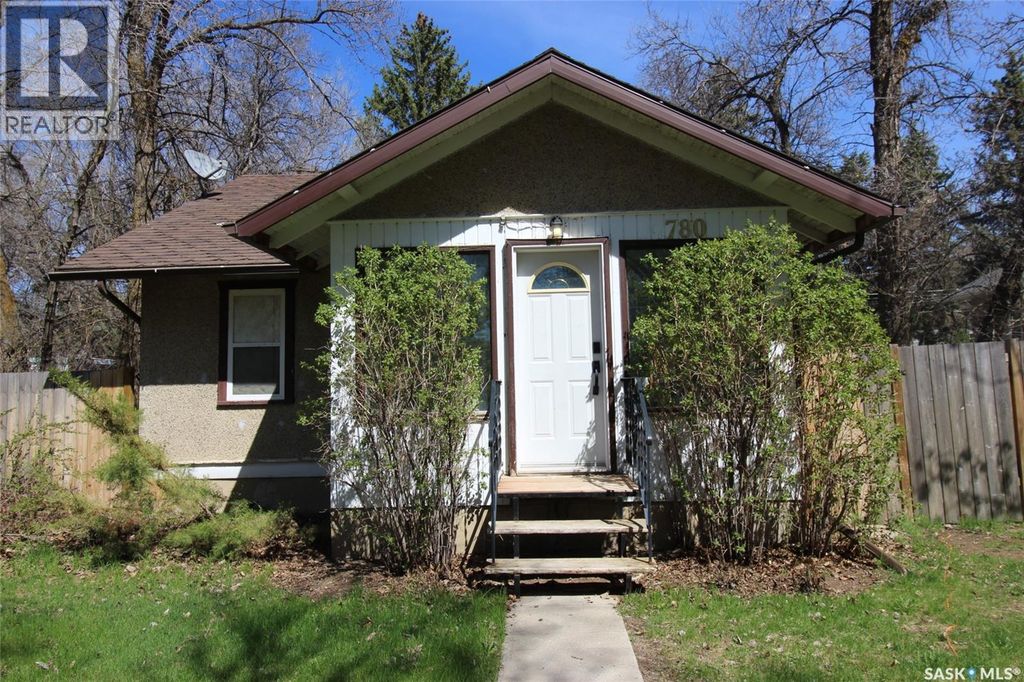 780 1st Street E, Shaunavon
