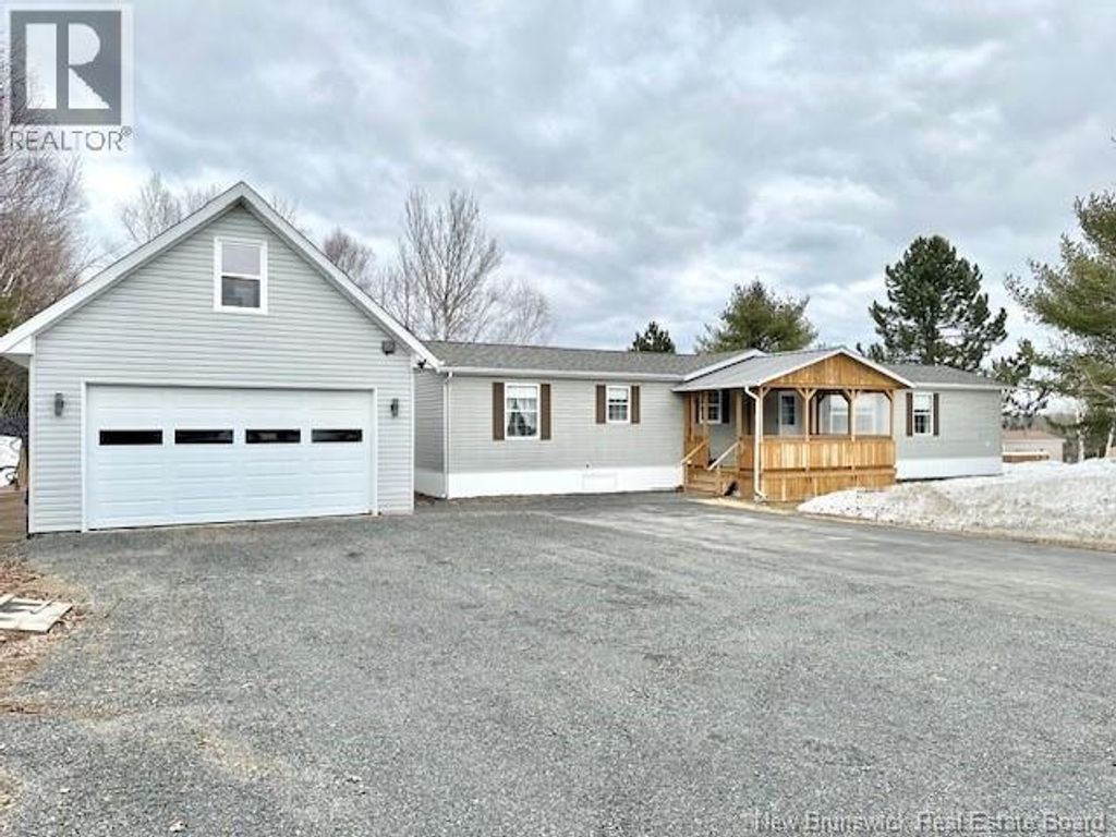 61 Maple Green Crescent, Dalhousie Junction