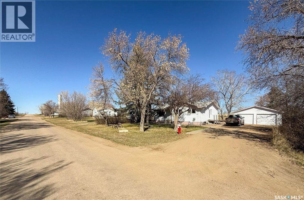 208 1st Street E, Climax