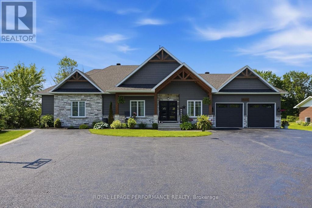 1560 Sandy Hill Road, Champlain