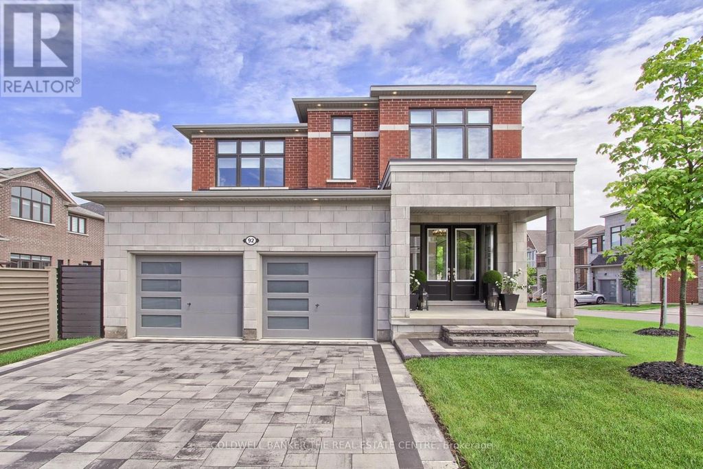 92 Maple Fields Circle, Aurora (aurora Estates)