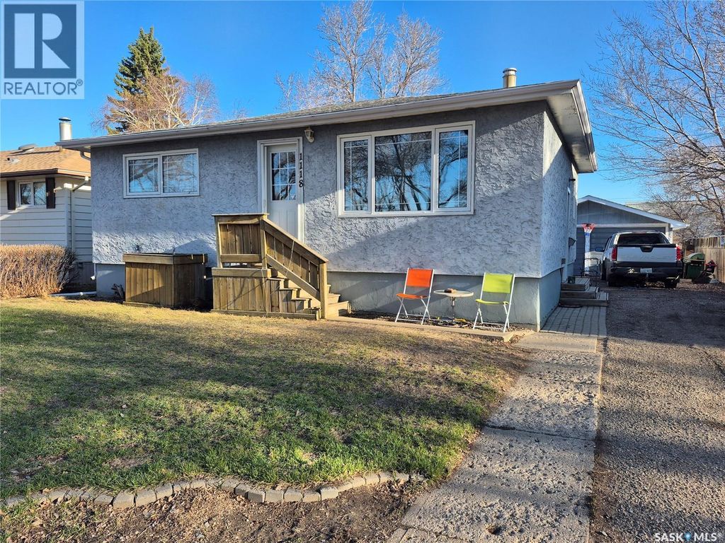 1118 Park Avenue, Weyburn