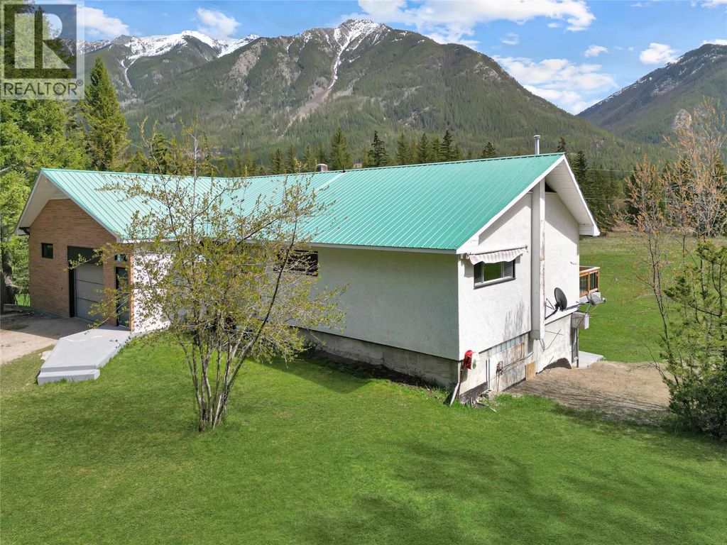 3526 Island Pond Road, Skookumchuck