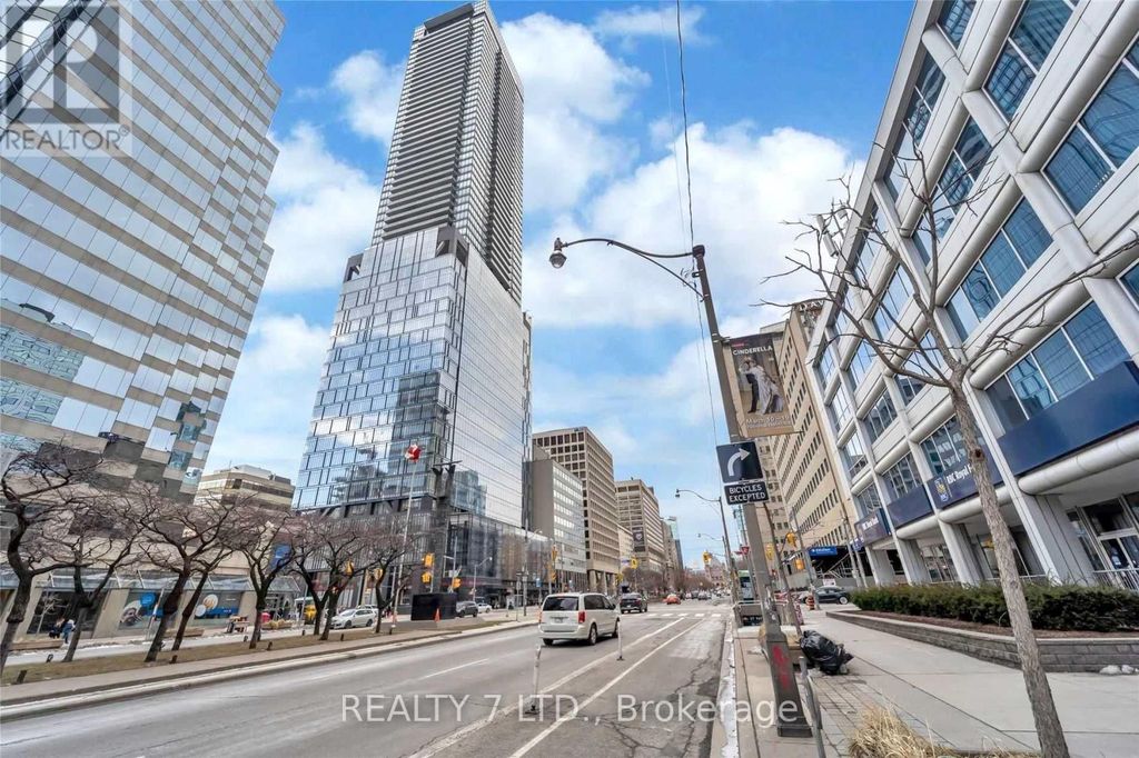 3902 - 488 University Avenue, Toronto (university)