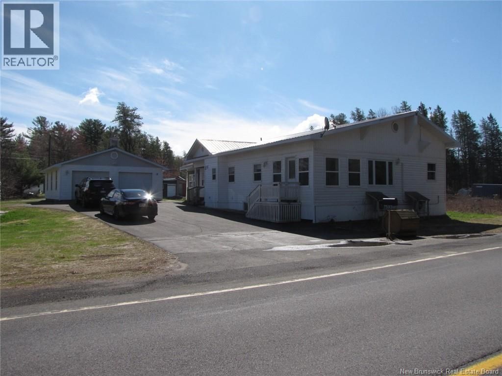 7593 10 Route, Coal Creek