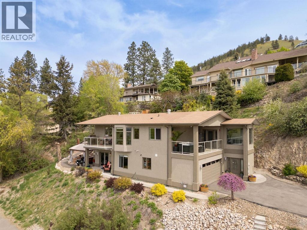 1027 James Hockey Place, Kelowna