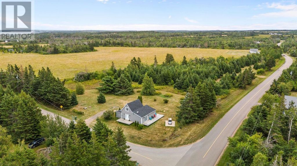 10 Creek Road, St. Peter's Harbour