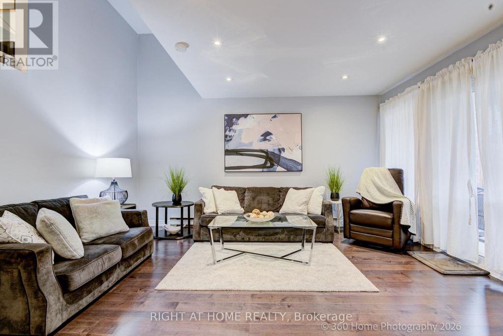 80 - 221 Milestone Crescent, Aurora (aurora Village)