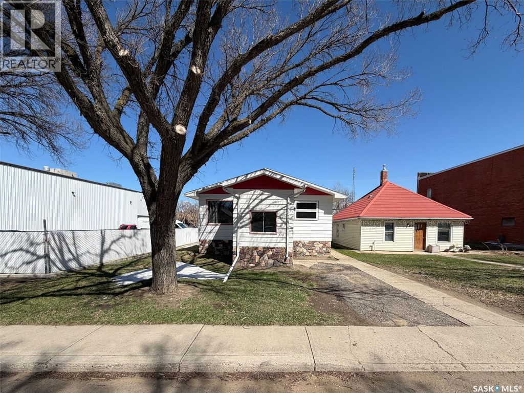 420 1st Street W, Shaunavon