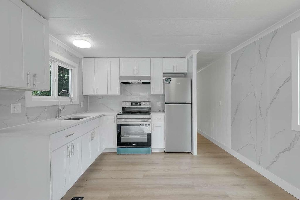 77 8220 King George Boulevard, Surrey