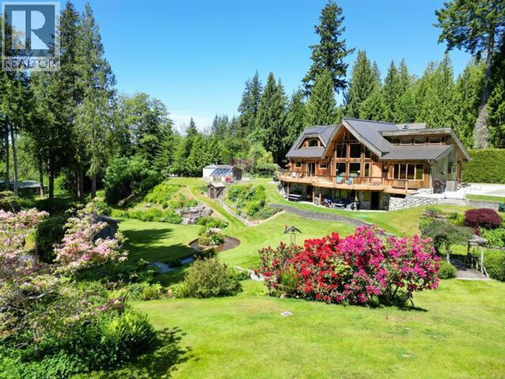 5621 Allen Ave, Powell River