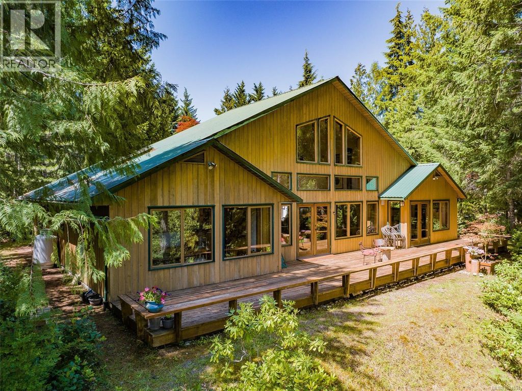 1055 Spider Lake Rd, Qualicum Beach