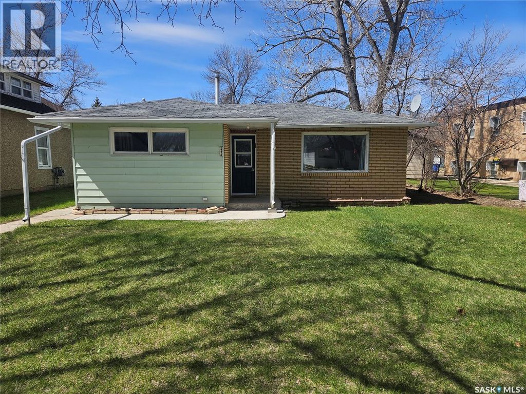 421 3rd Street E, Shaunavon