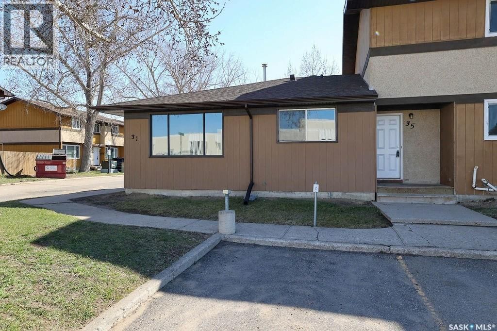 31 Mackenzie Way, Regina