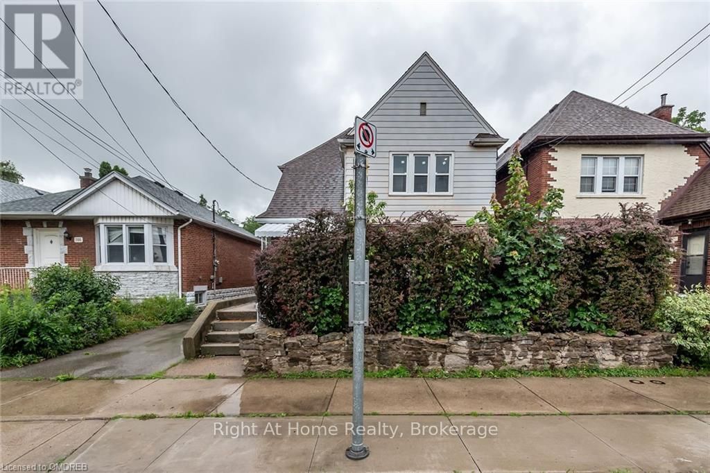 2 Room #1 - 104 Longwood Road S, Hamilton (westdale)