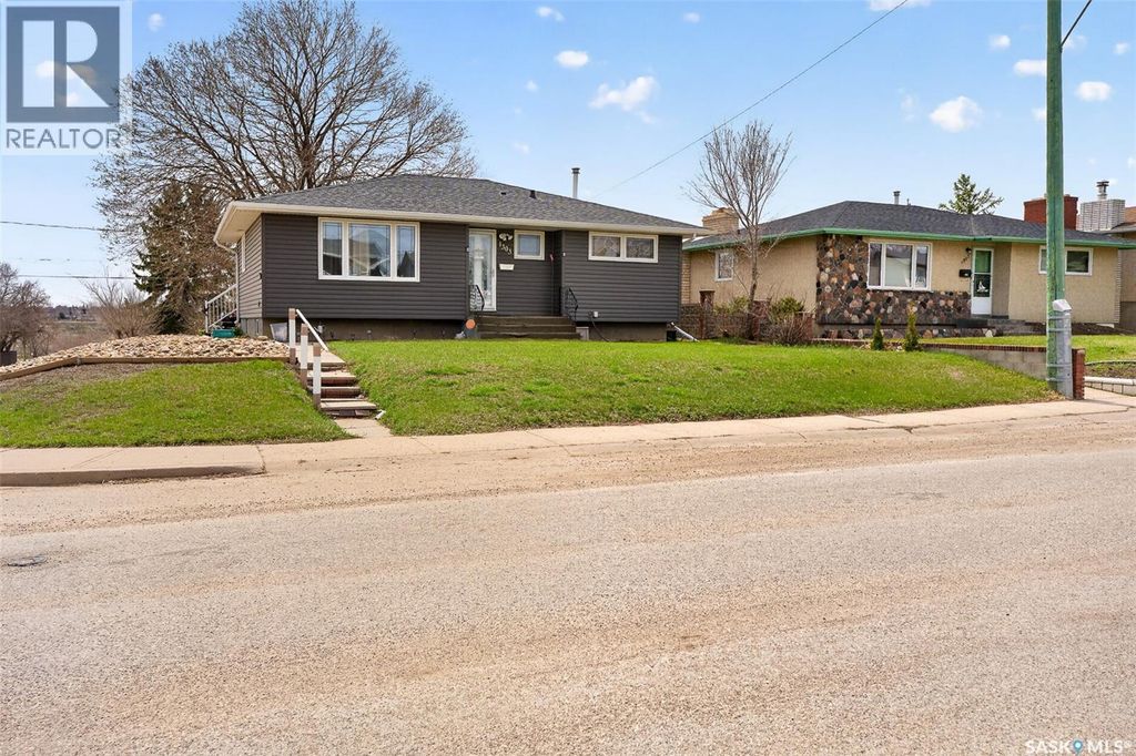 1303 Athabasca Street W, Moose Jaw