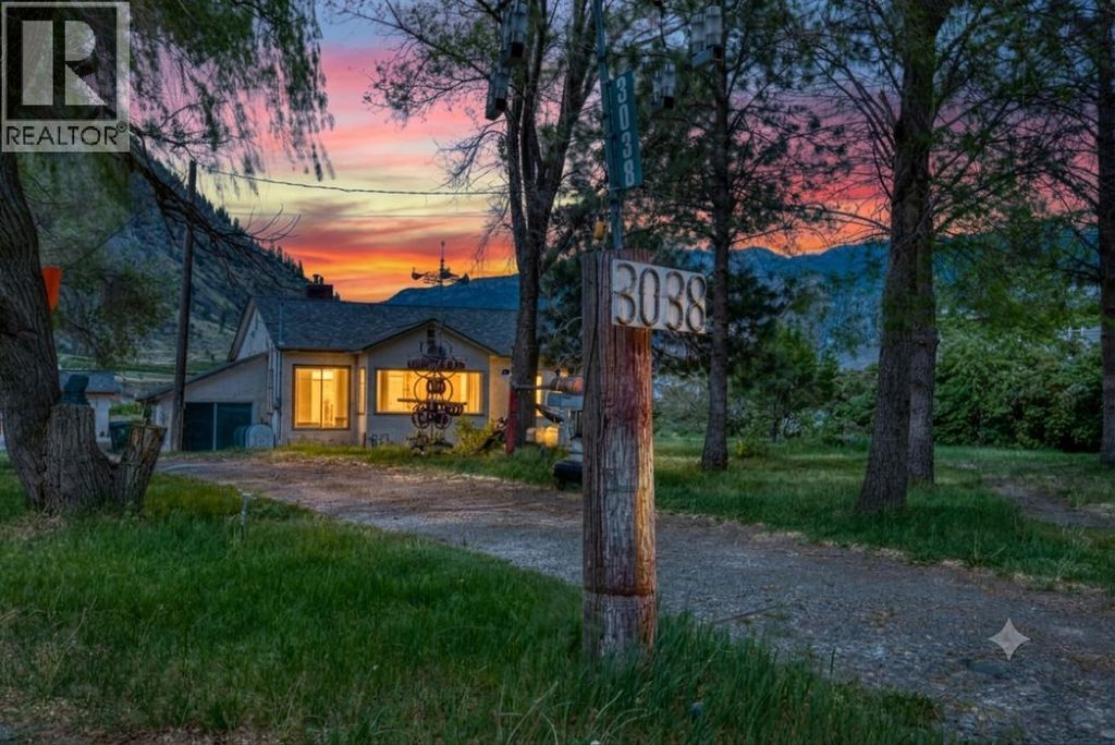 3038 10th Avenue, Keremeos