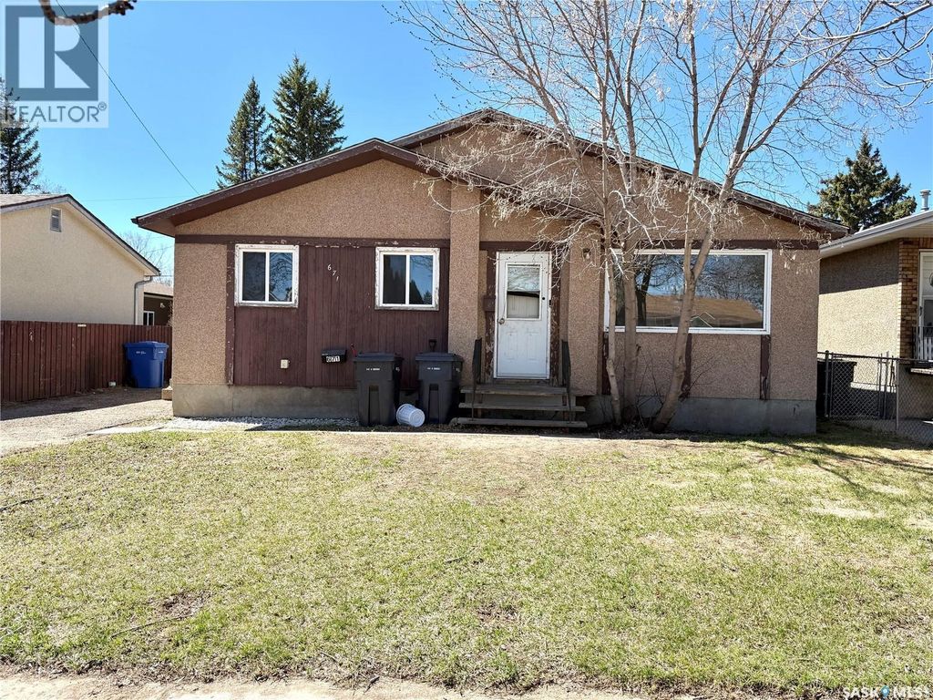 671 102nd Street, North Battleford