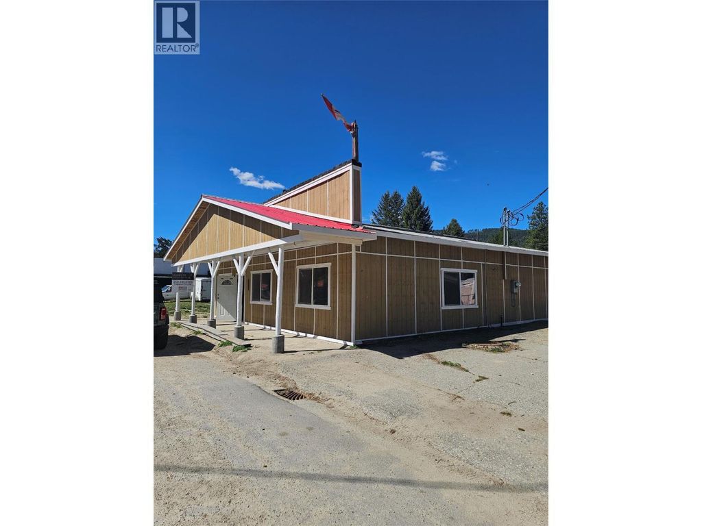 5851 33 Highway, Beaverdell