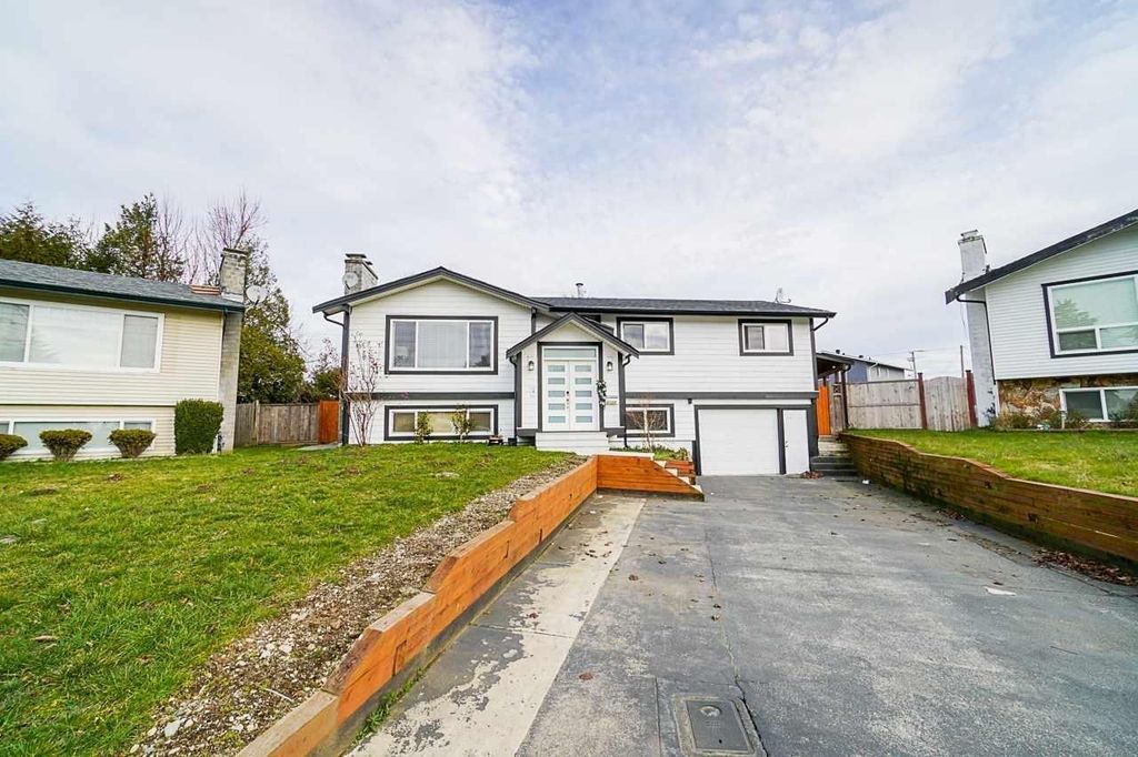 3174 Royal Court, Abbotsford