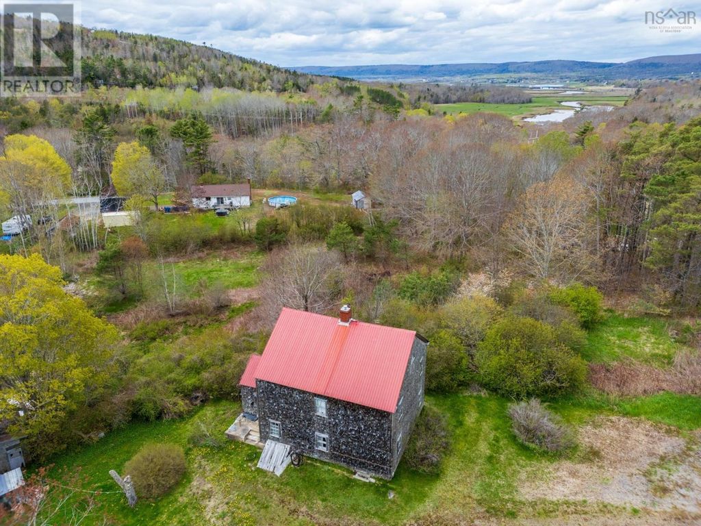9427 Highway 8, Lequille