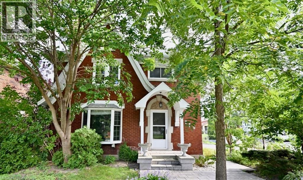 859 Queen's Boulevard, Kitchener