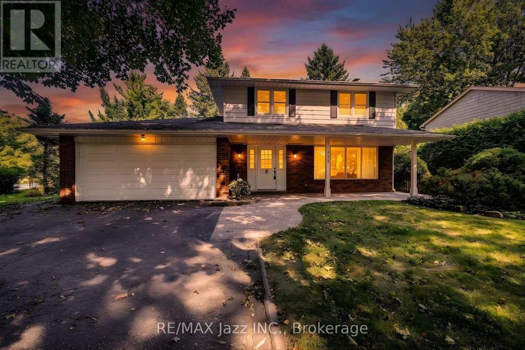233 Wellington Street, Whitby (lynde Creek)