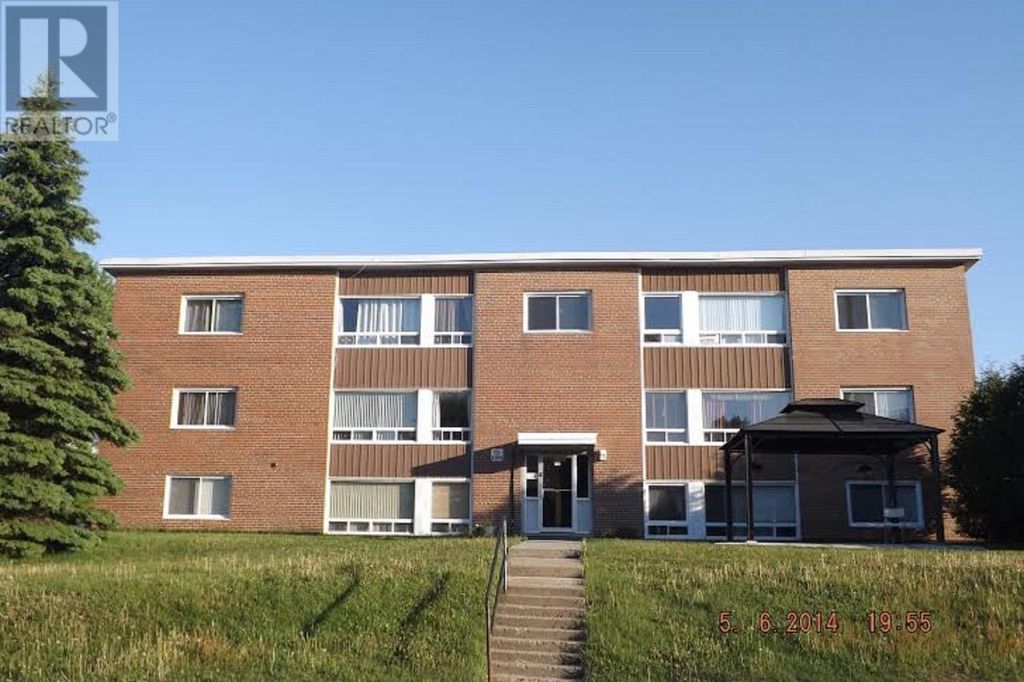 113 Hillside Dr N # 4, Elliot Lake