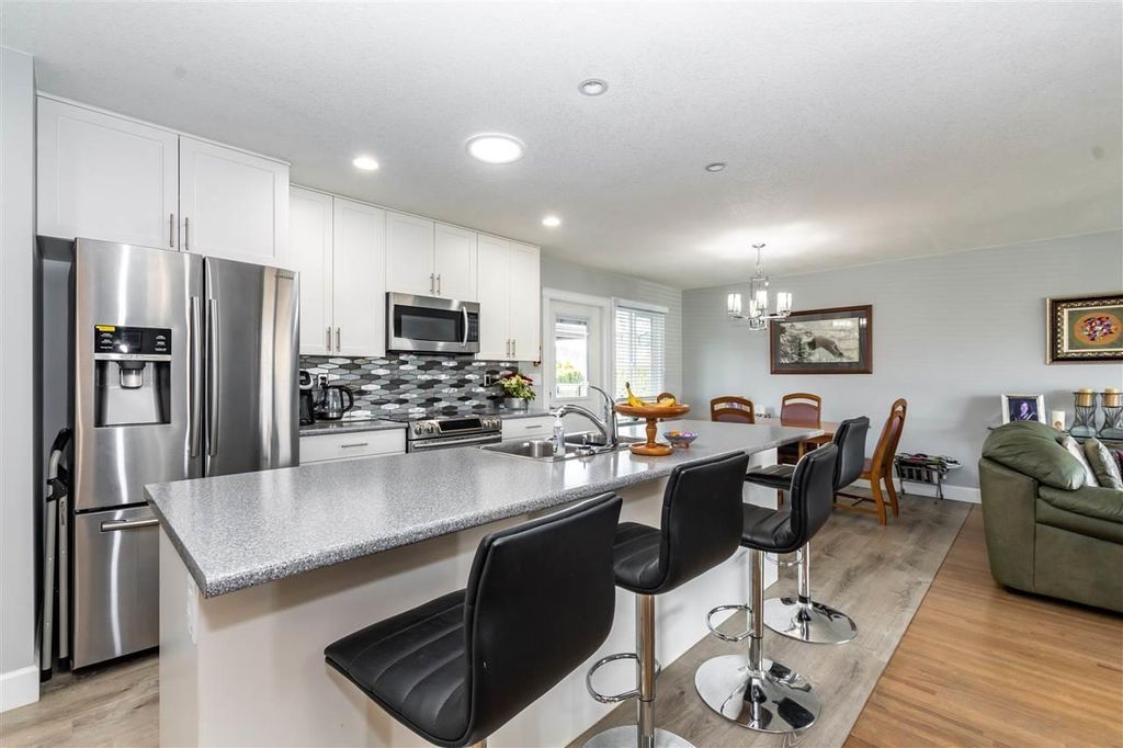 7407 Crestwood Drive|sardis West Vedder, Chilliwack