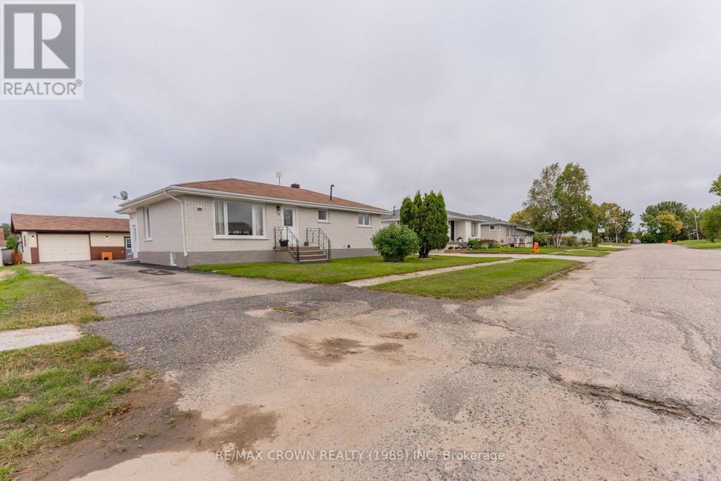 36 Art Street, Smooth Rock Falls (srf)