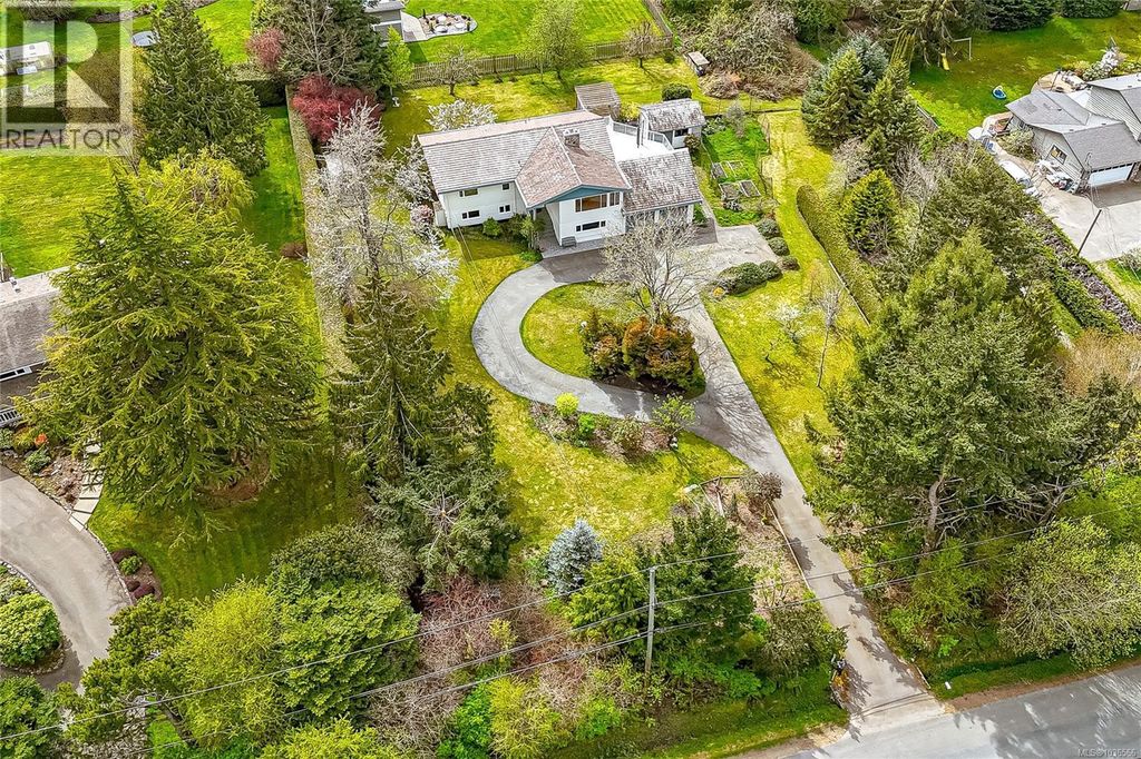 9723 Ardmore Dr, North Saanich