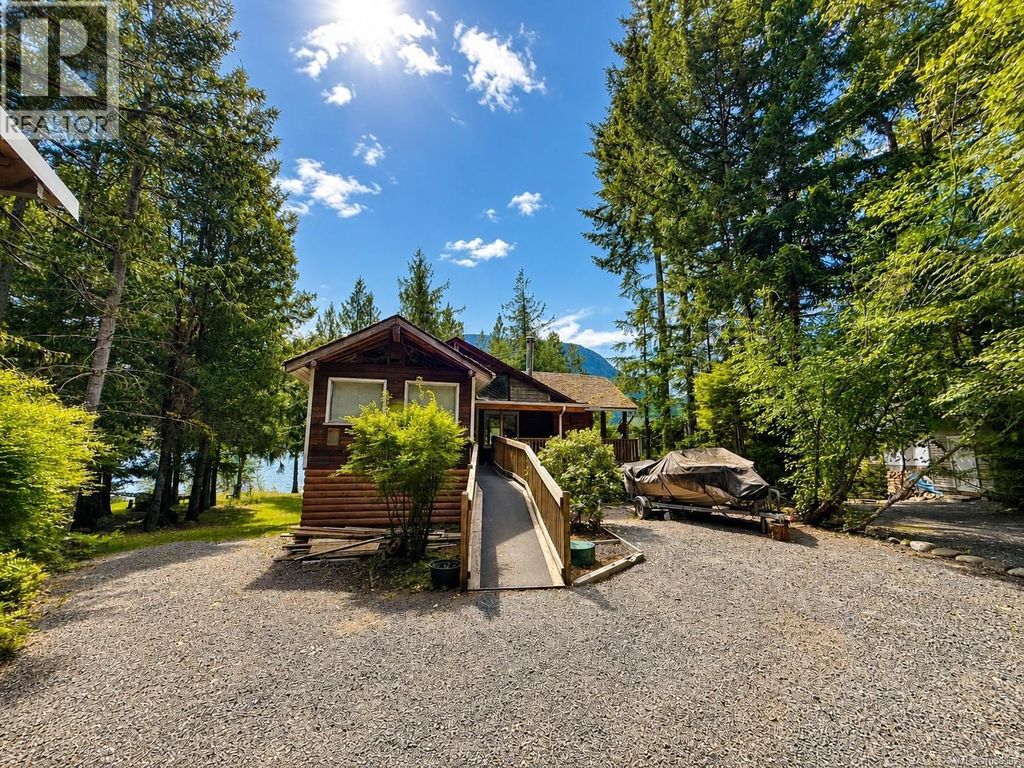 3148 Bay Rd, Qualicum Beach
