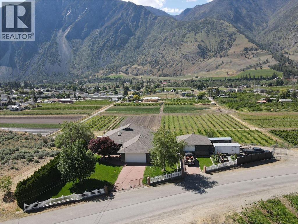 101 2nd Avenue, Keremeos