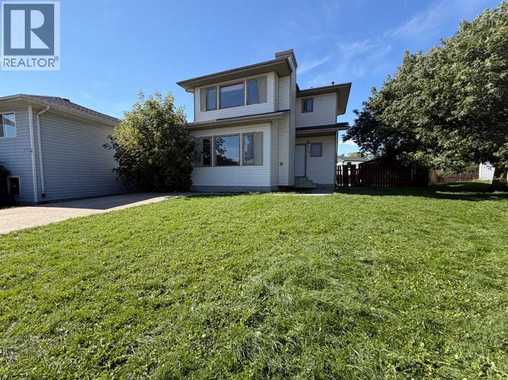 16 Wood Drive, Whitecourt