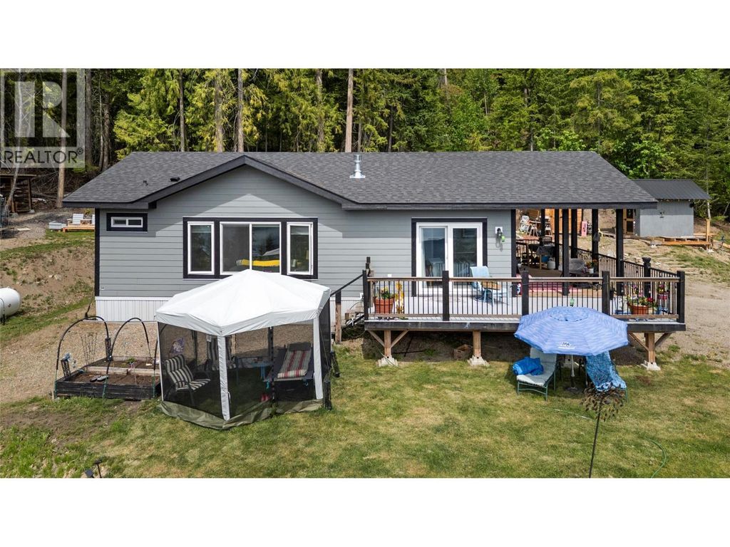 7551 Klondike Trail, Anglemont