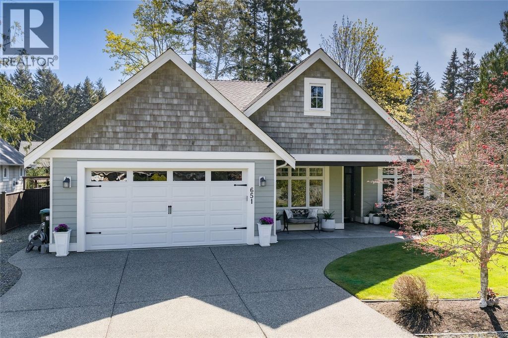 651 Eaglecrest Dr, Qualicum Beach