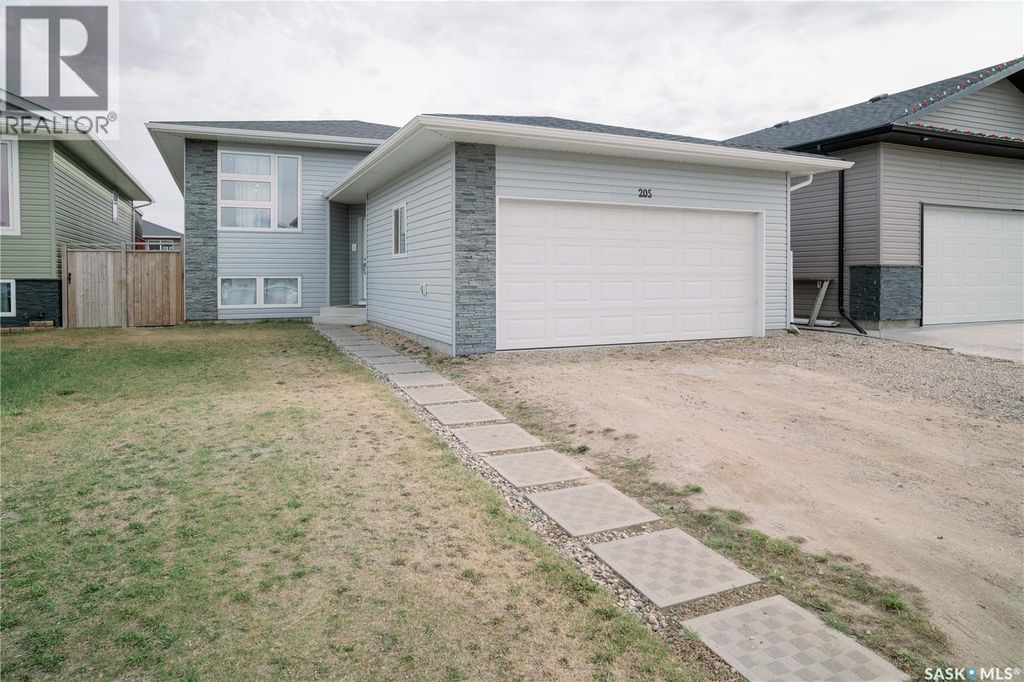 205 Reddekopp Lane, Warman