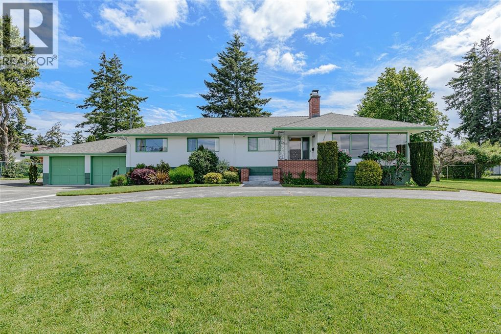 3785 Raymond St S, Saanich