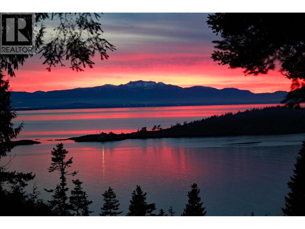 8115 Redrooffs Road, Halfmoon Bay