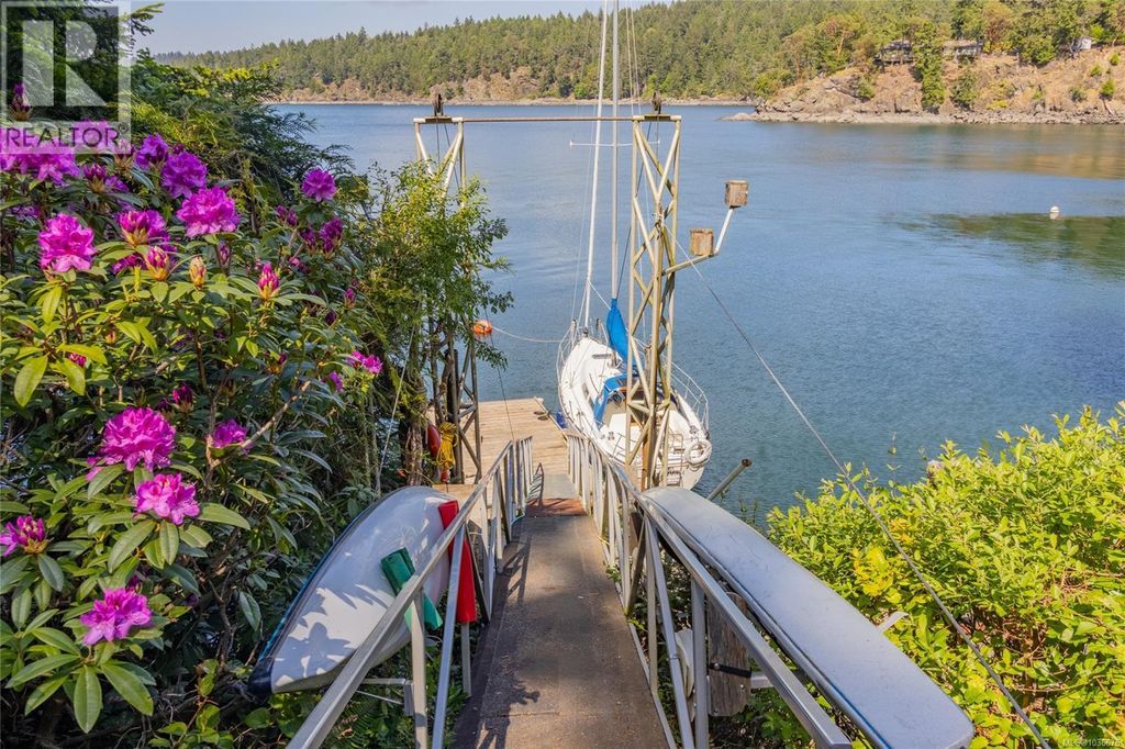 1602 Chart Dr, Pender Island