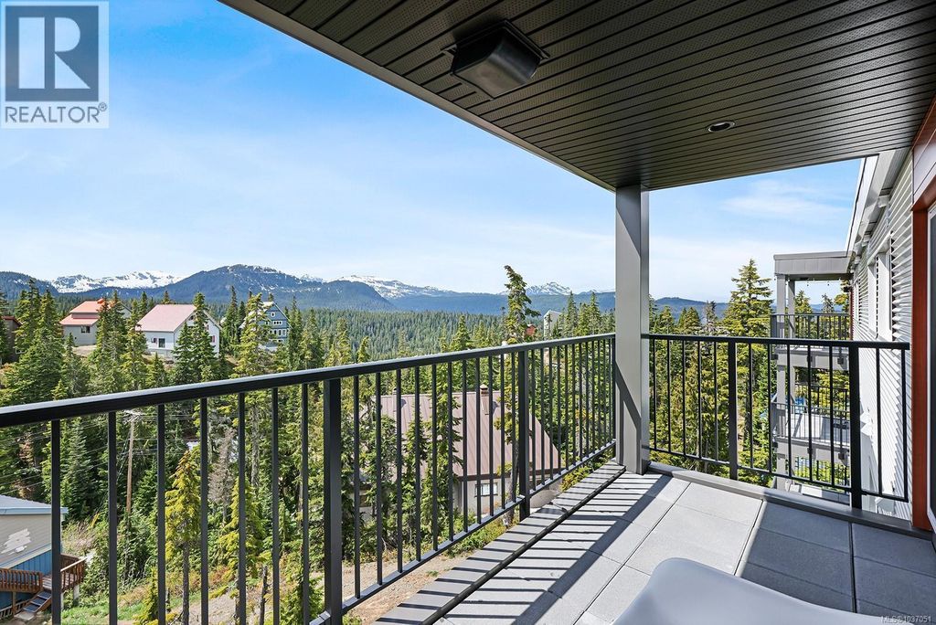 303 695 Castle Crag Cres, Courtenay