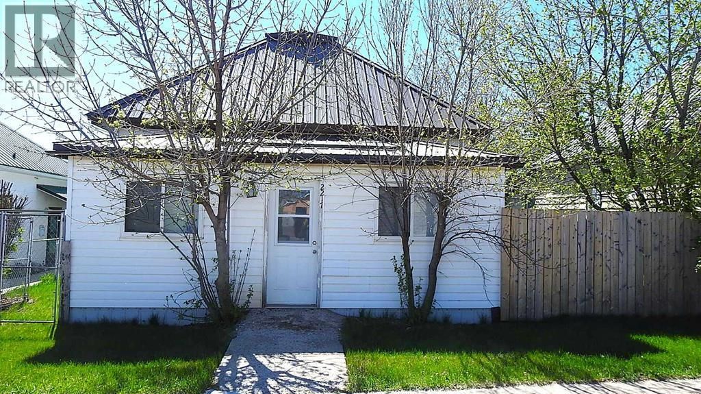 2217 20 Street, Nanton