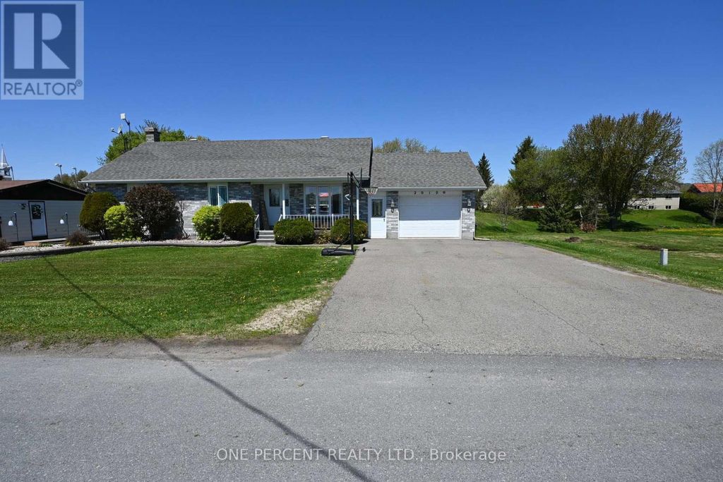 2010 Rue Du Parc Street W, Alfred And Plantagenet