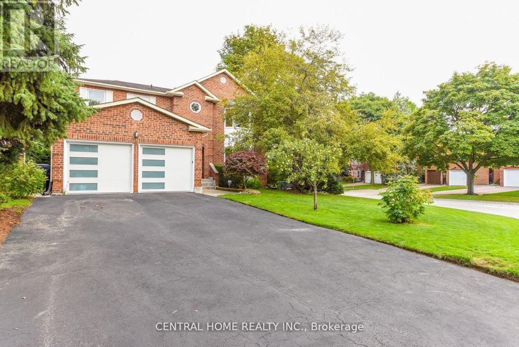 4 Robaldon Road, Toronto (princess-Rosethorn)