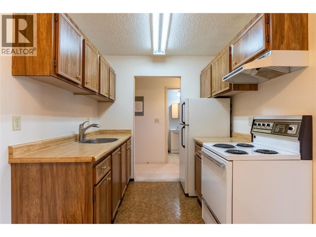 280 Alder Drive Unit# 207, Logan Lake